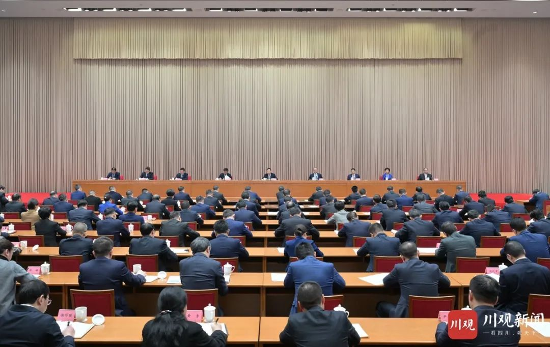 王晓晖在省委村落工作会议上强调：：在推动村落振兴上全面发力，加快实现由农业大省向农业强省转变