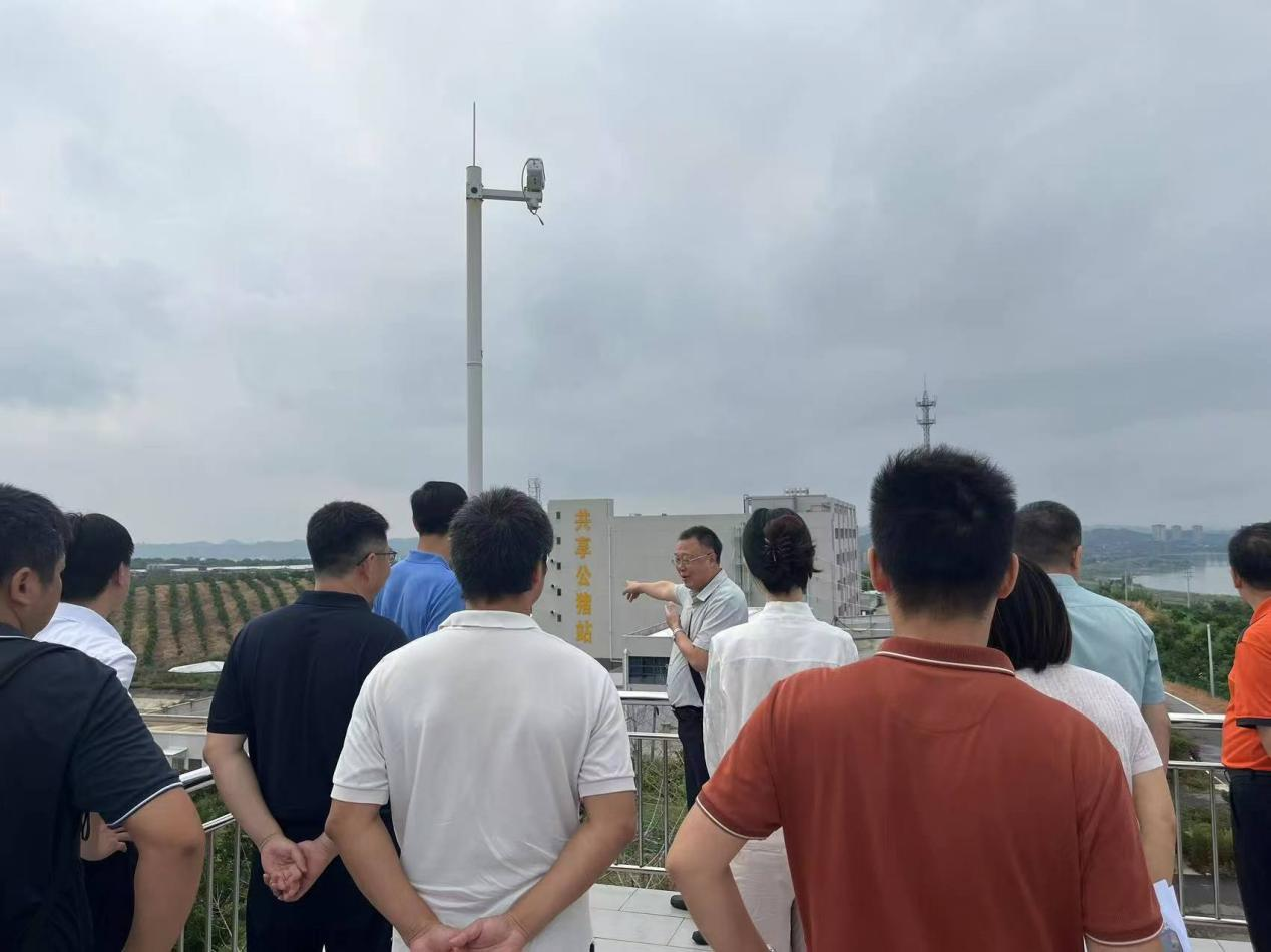 中国村落技术开发中心总工程师葛毅强一行到川繁猪公司领导查抄1.png