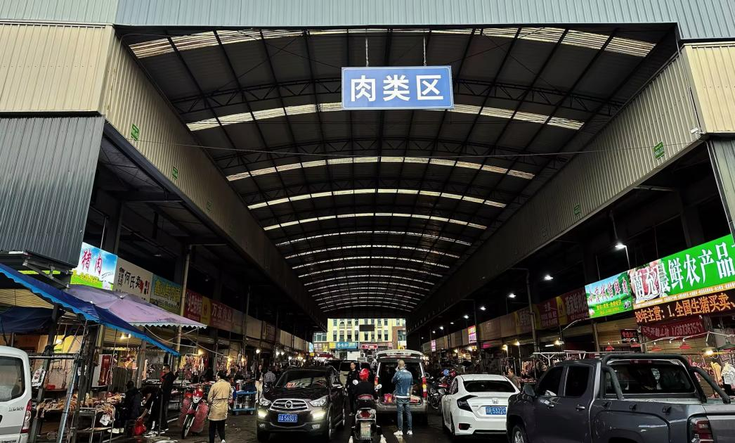 国庆坚守，，共筑市场繁华1.png